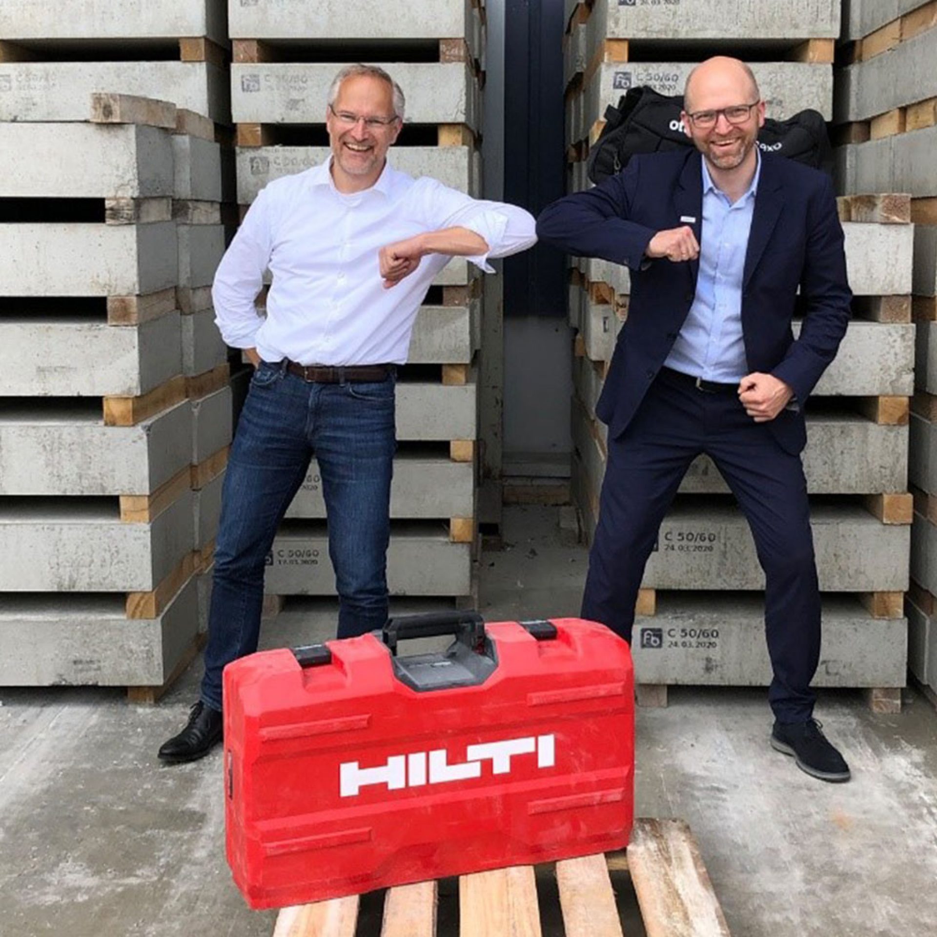 The Hilti EXO-O1 provides relief for the worker when carrying out serial screwing applications performed above the shoulders or overhead.